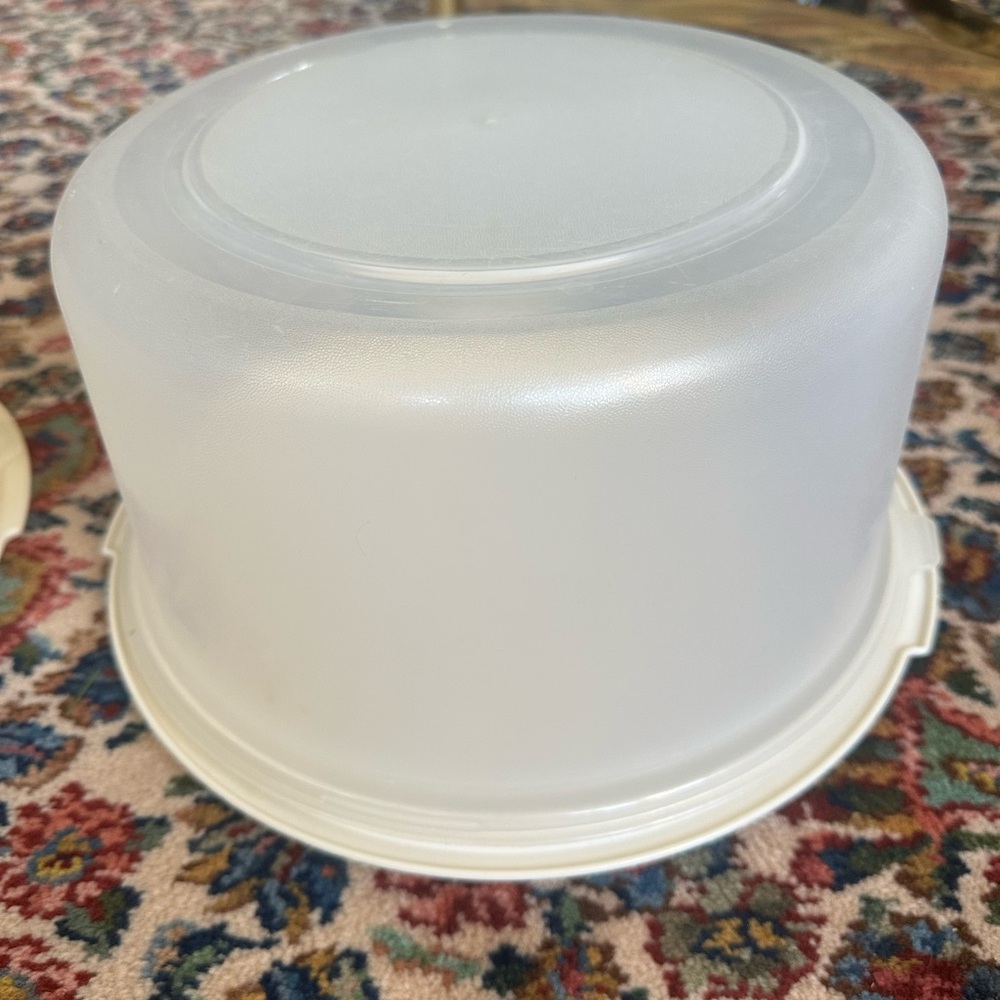 Vintage Rubbermaid Cake Saver
